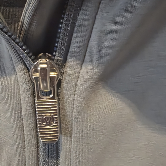 Lululemon Jacket - Picture 5 of 6